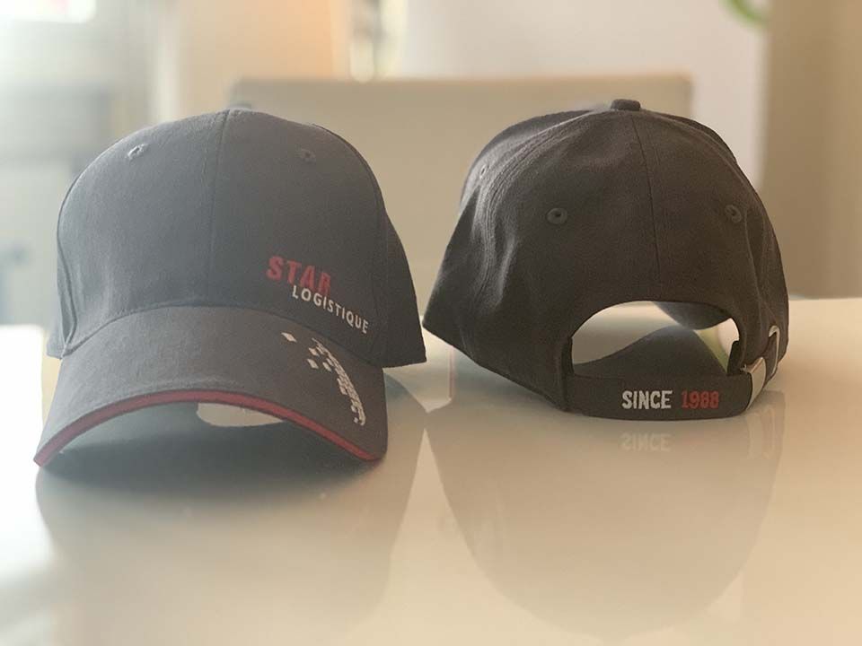 Photo casquettes avec le logo Star logistique
